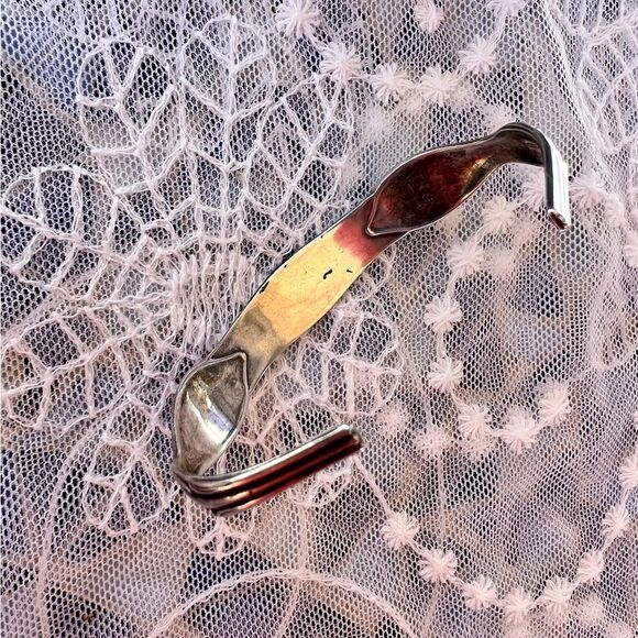 Vintage 1949 Wm. A. Rogers Oneida Old South II Flat-wear Monogram Cuff - Picture 7 of 11